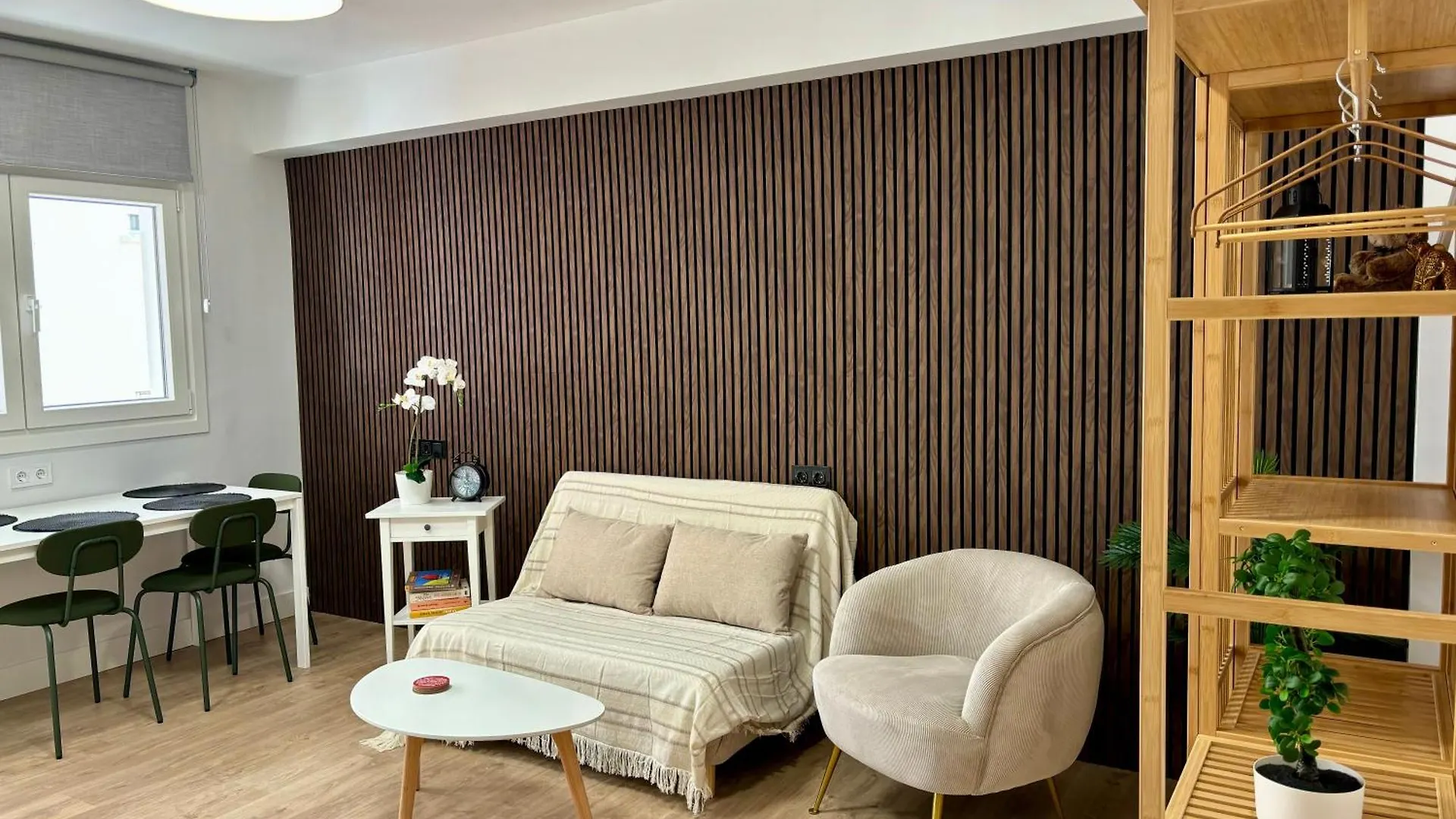 The Best Apartment In The City Center contacts